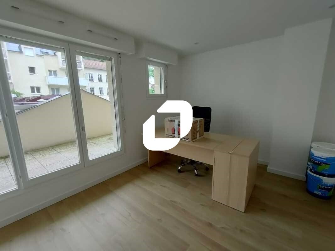Office in Viroflay to rent Interior Photo- Image 1 of 7