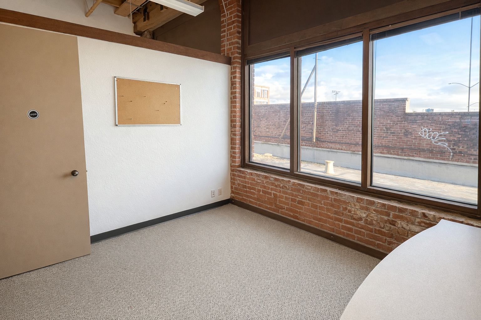 2130-2220 Livingston St, Oakland, CA to rent Interior Photo- Image 1 of 10