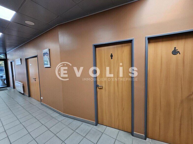 Office in Montrouge to rent - Lobby - Image 3 of 37
