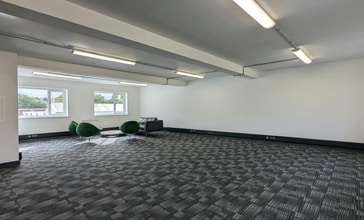 207-209 Torrington Ave, Coventry to rent Interior Photo- Image 1 of 8