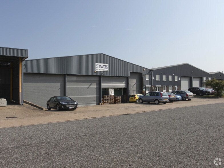Corringham Rd, Gainsborough to rent - Building Photo - Image 3 of 7