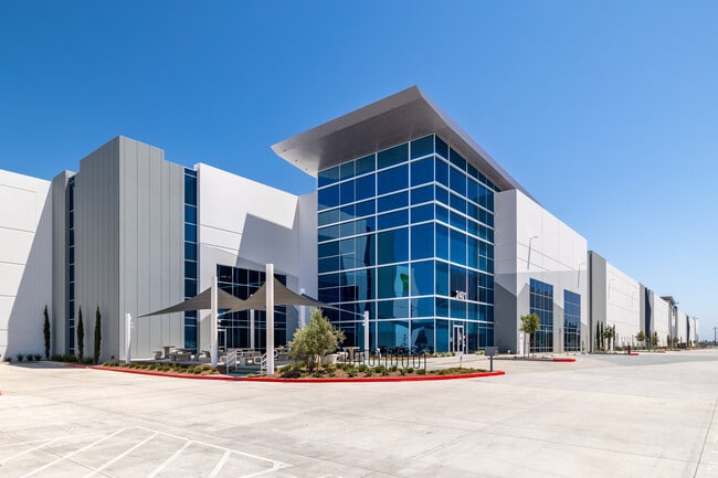 More details for 2401 E Wardlow Rd, Long Beach, CA - Industrial to Rent