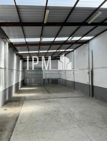 Light Industrial in Vitrolles to rent Interior Photo- Image 1 of 8