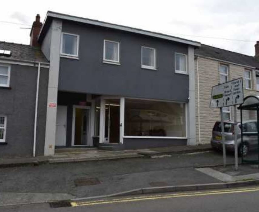 90 Dew St, Haverfordwest for sale Primary Photo- Image 1 of 1
