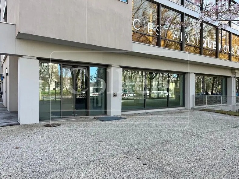 64 Boulevard Du 11 Novembre 1918, Villeurbanne to rent - Building Photo - Image 3 of 15