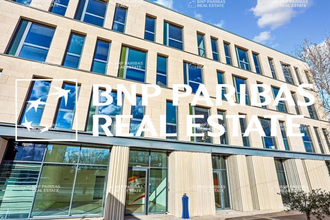 Office in Aix-en-Provence to rent Building Photo- Image 1 of 21