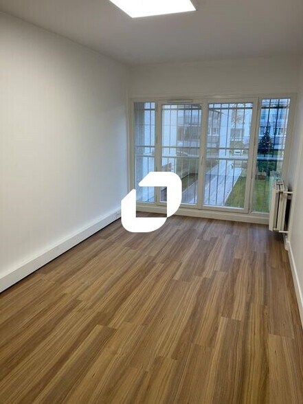 91-93 Avenue Aristide Briand, Montrouge to rent - Interior Photo - Image 3 of 10