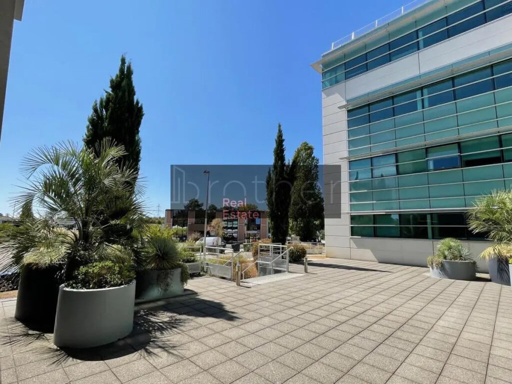 Location Bureaux 400 m² à 2 950 m² - Photo 1