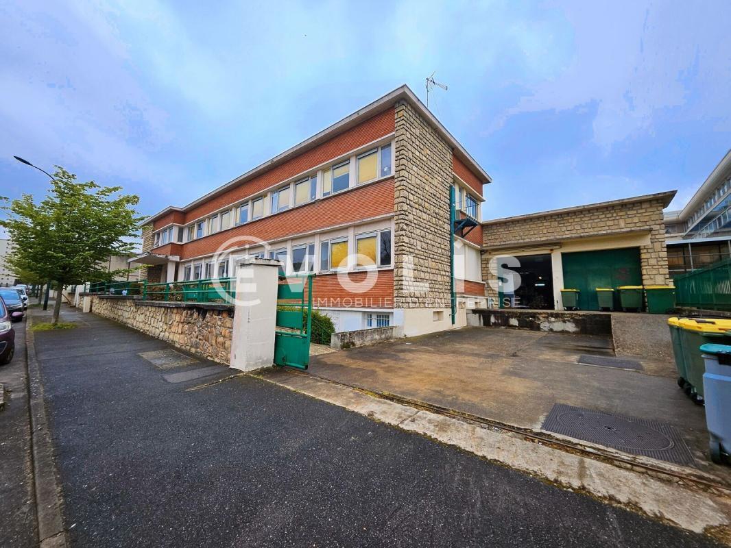 Light Industrial in Bagneux to rent Building Photo- Image 1 of 23