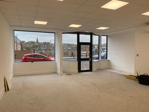 Commercial Street, Batley to rent Interior Photo- Image 2 of 4