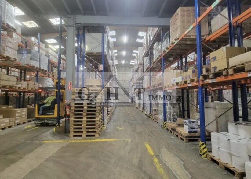 Industrial in Villeneuve-la-Garenne to rent - Interior Photo - Image 3 of 3