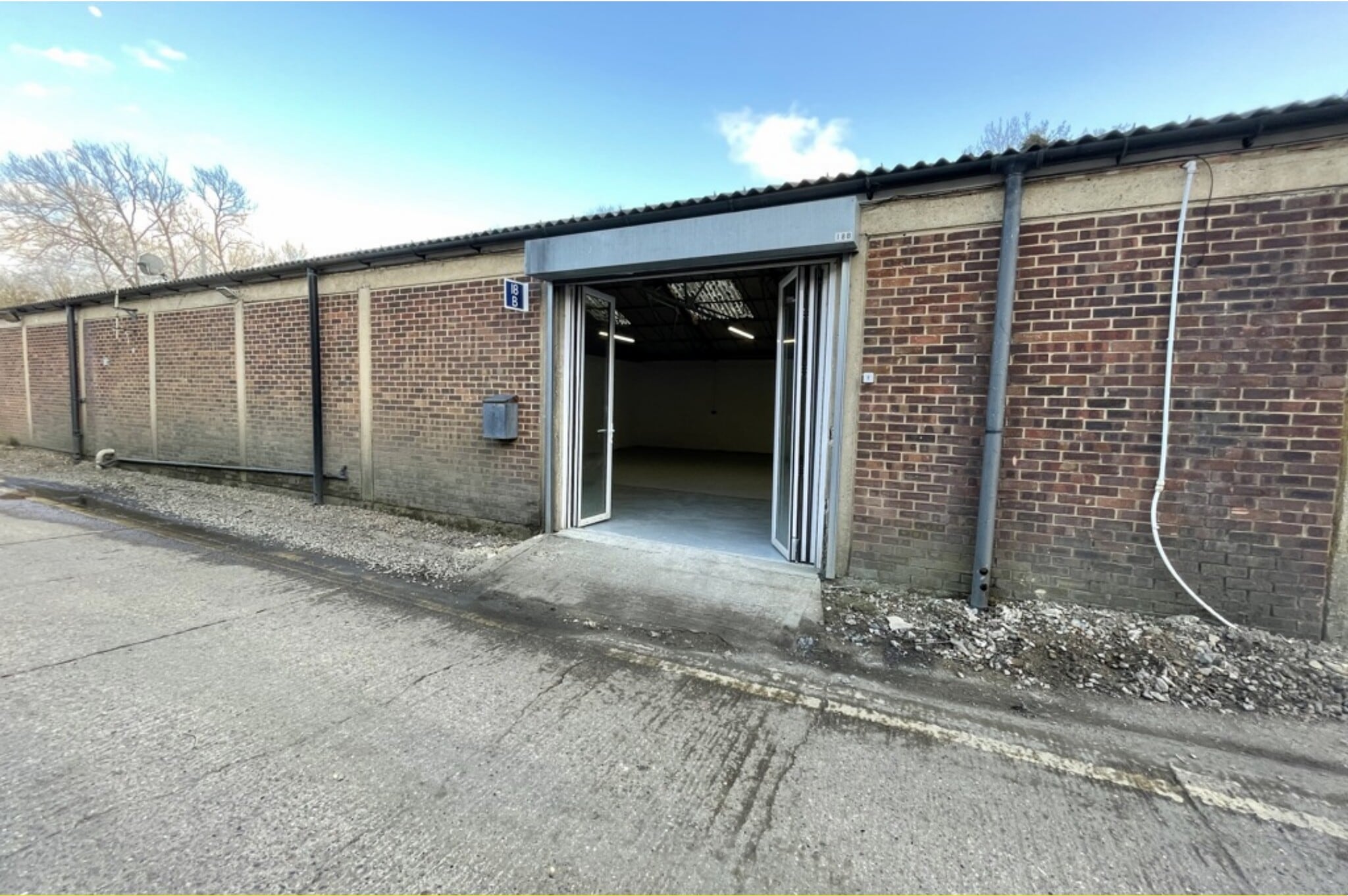 Mimram Rd, Hertford to rent Primary Photo- Image 1 of 2