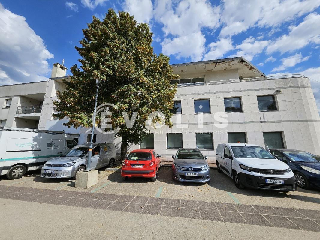 Light Industrial in Sceaux to rent Building Photo- Image 1 of 26