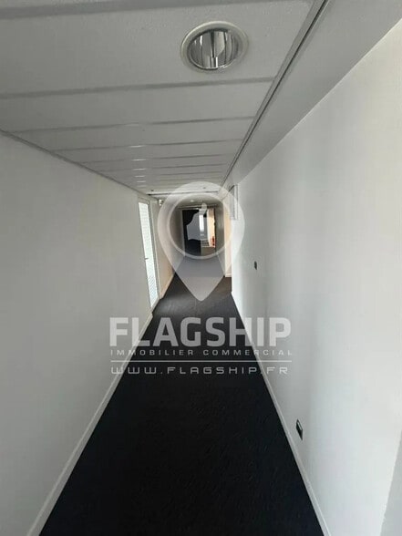 Office in Pantin to rent - Building Photo - Image 2 of 9