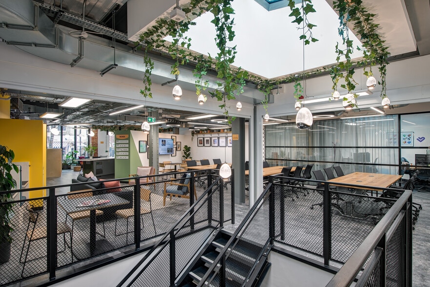 33 Foley St, London to rent - Interior Photo - Image 2 of 14