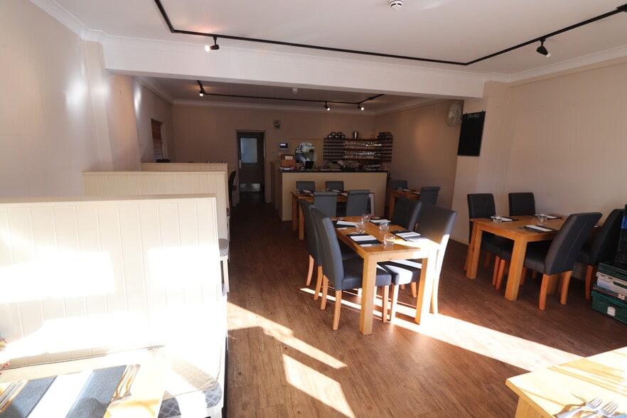 1-2 Crossroads Close, Padstow to rent - Building Photo - Image 2 of 5