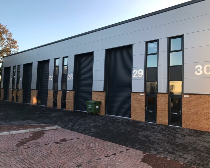 34 Oak Field Rd, Three Legged Cross for sale - Primary Photo - Image 1 of 1