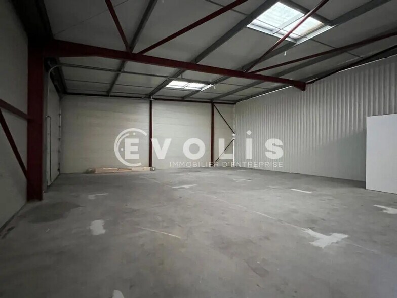 Light Industrial in Eysines to rent - Interior Photo - Image 2 of 7