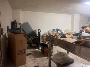 Retail in Madrid, Madrid to rent Interior Photo- Image 2 of 12