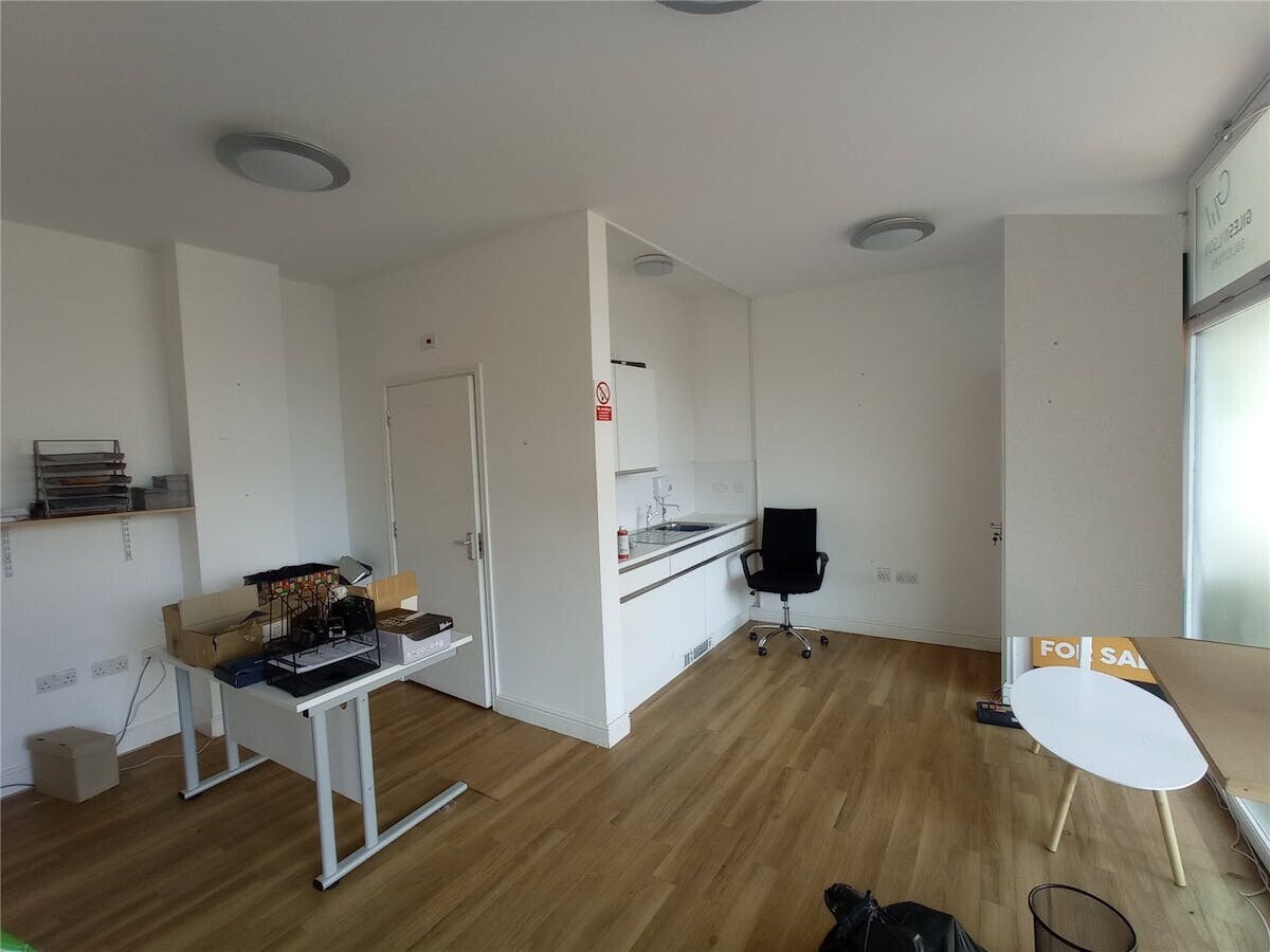 Roche Clos, Rochford, ESS SS4 1PU - Unit Unit 1 - - Interior Photo - Image 2 of 4