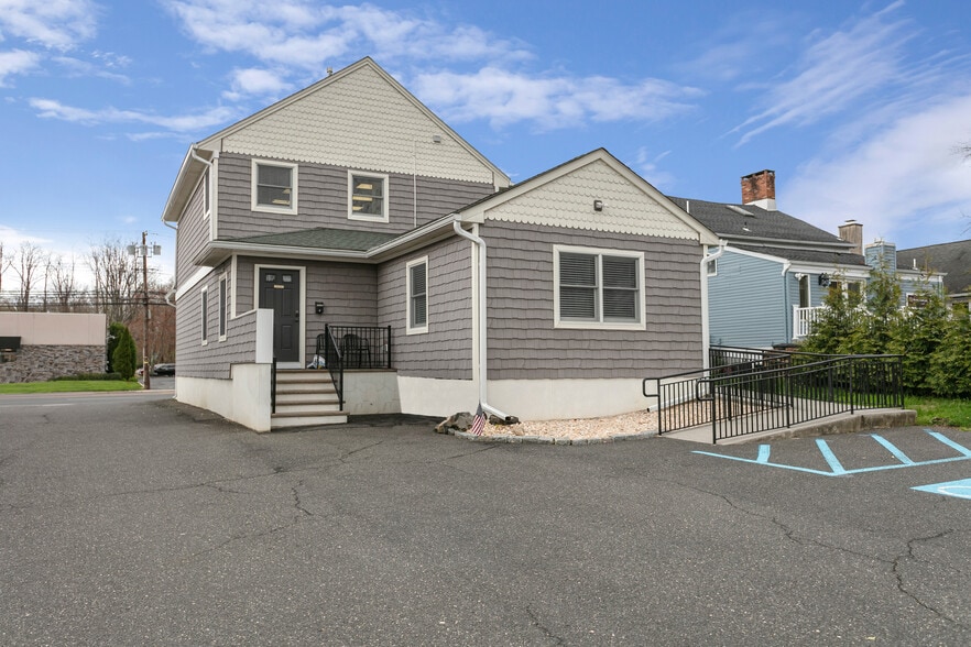 794 Broad St, Shrewsbury, NJ for rent - Building Photo - Image 2 of 2