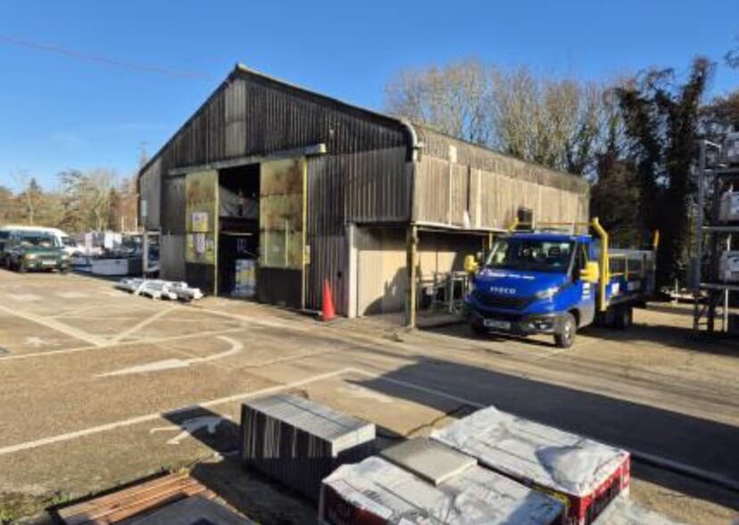 79 Medina Av, Newport for sale - Building Photo - Image 2 of 8