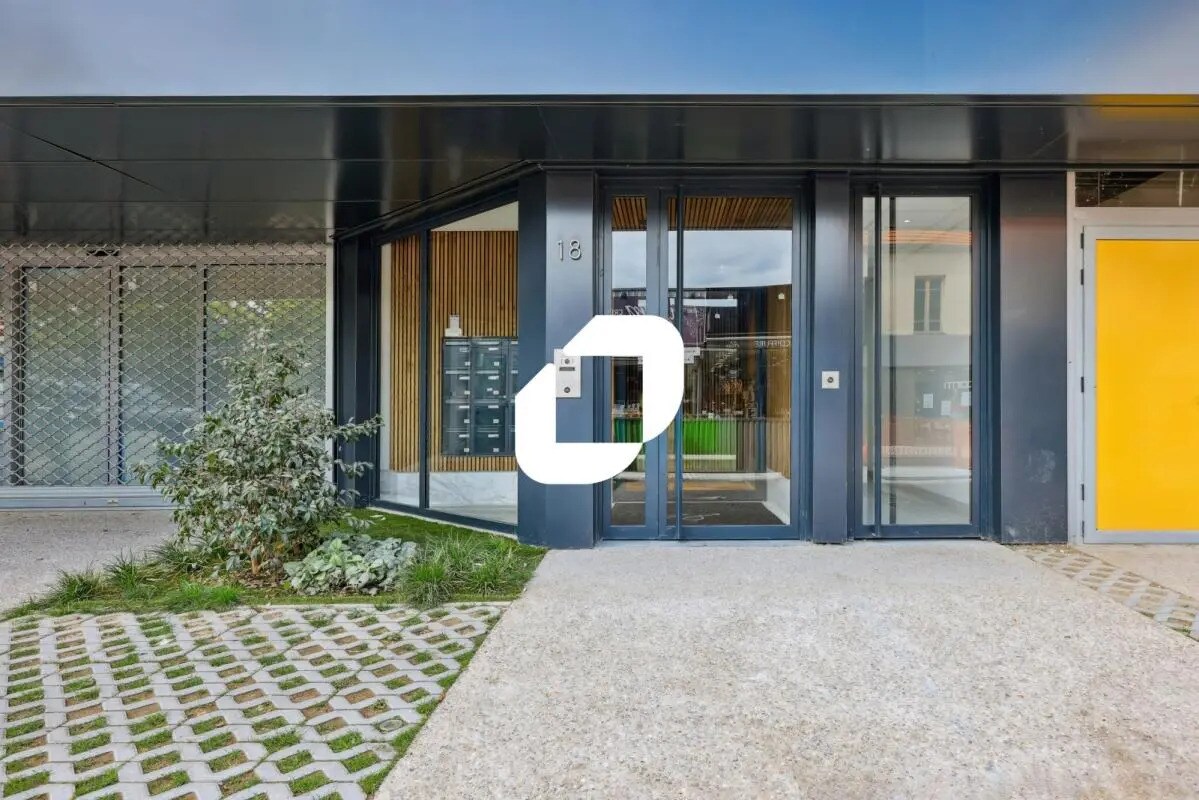 Office in Saint-Maur-des-Fossés to rent Building Photo- Image 1 of 15