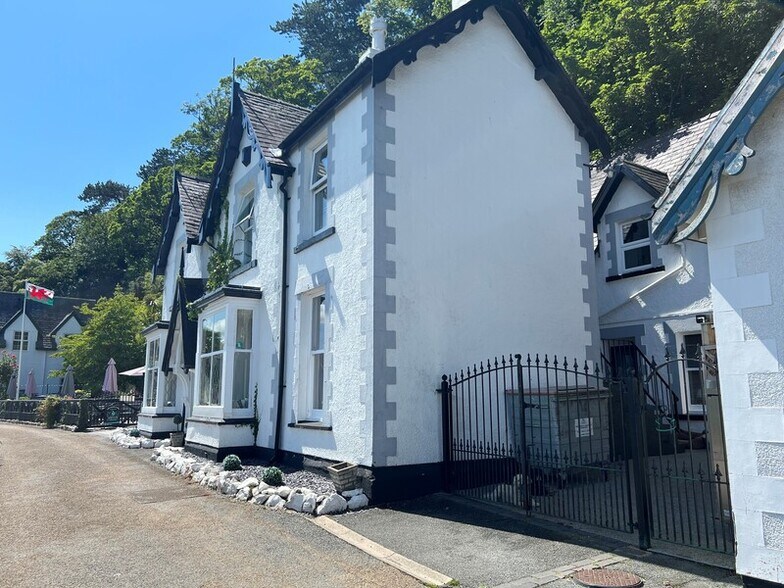 10 Cwlach St, Llandudno for sale - Primary Photo - Image 1 of 1