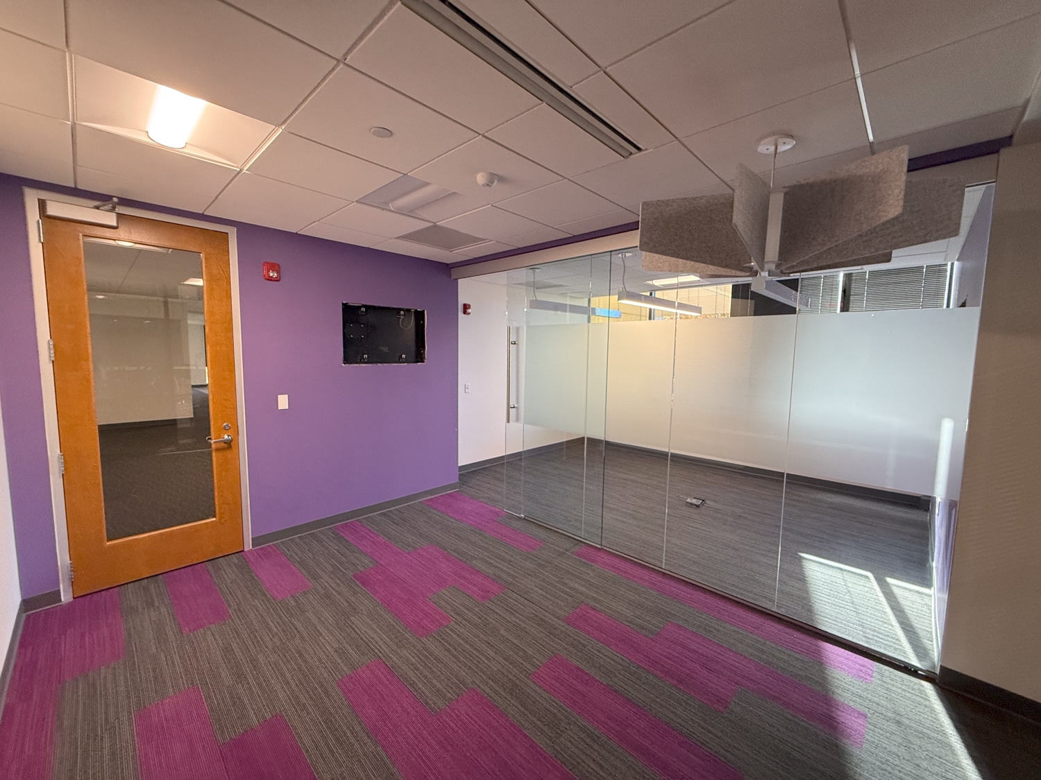 730 Holiday Dr, Pittsburgh, PA to rent Interior Photo- Image 1 of 13