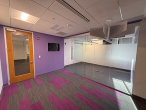 730 Holiday Dr, Pittsburgh, PA to rent Interior Photo- Image 1 of 13