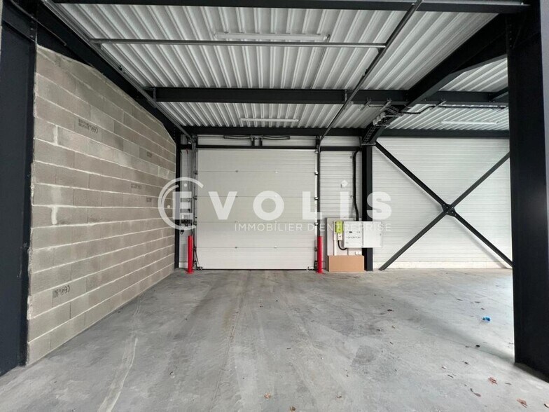 6 Rue De Bretagne, Saint-Quentin-Fallavier to rent - Building Photo - Image 2 of 20
