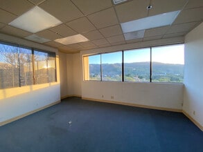 5 Harris Ct, Monterey, CA to rent Interior Photo- Image 2 of 17