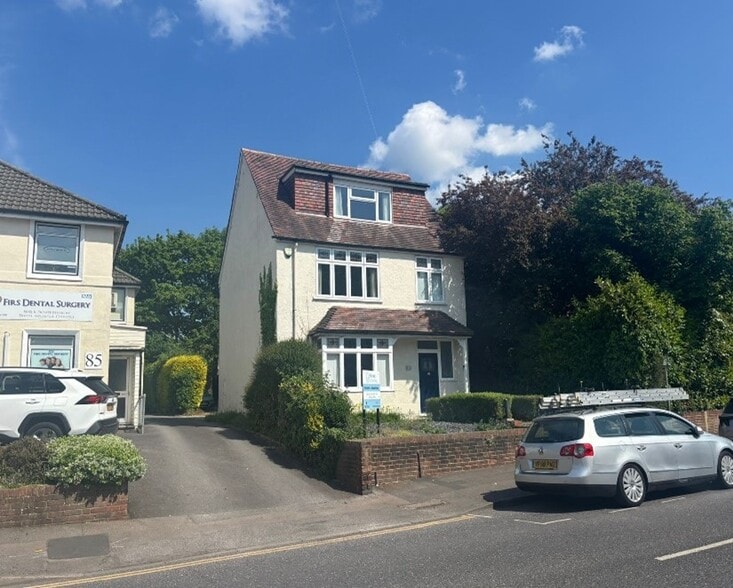 89 High St, Caterham to rent - Building Photo - Image 2 of 3