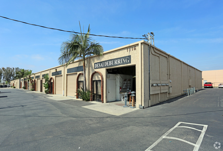 1514-1516 E Edinger Ave, Santa Ana, CA for rent - Building Photo - Image 3 of 5