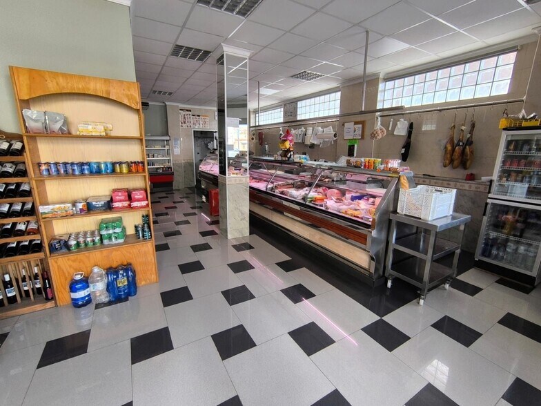 Retail in Yecla for sale - Interior Photo - Image 1 of 12
