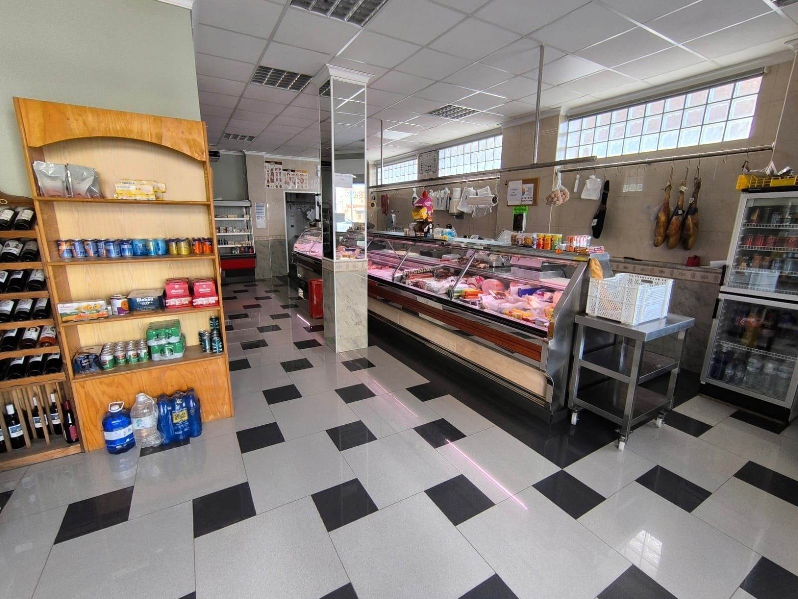 Retail in Yecla for sale Interior Photo- Image 1 of 13