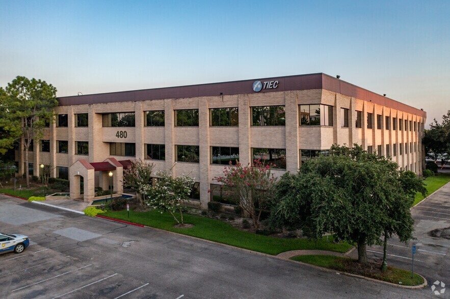 480 N Sam Houston Pky E, Houston, TX for rent - Building Photo - Image 1 of 12