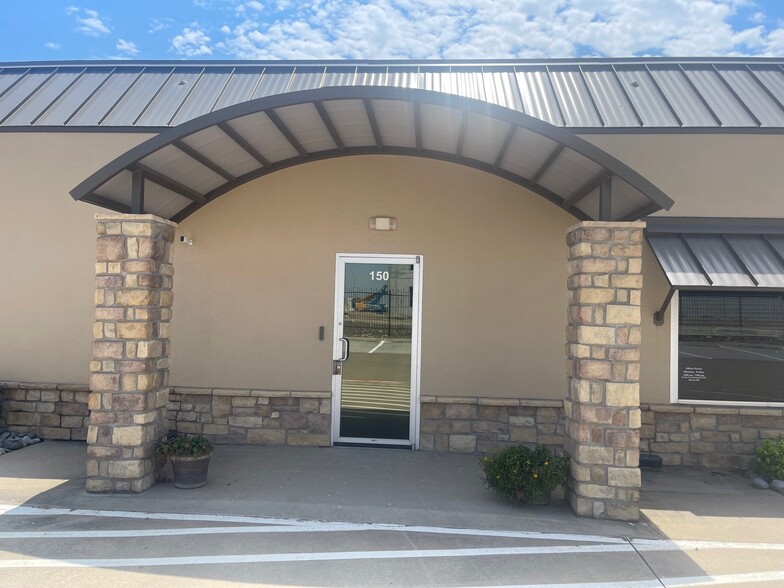 3311 N Interstate 35 Hwy, Denton, TX for rent - Building Photo - Image 3 of 23