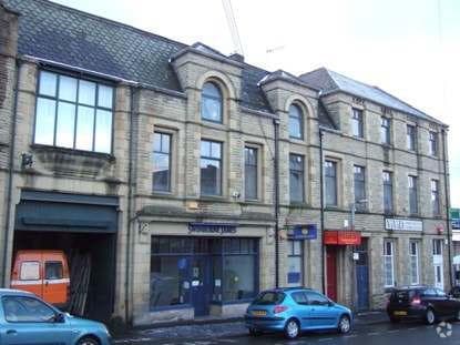 11 Bank Para, Burnley to rent - Building Photo - Image 2 of 3