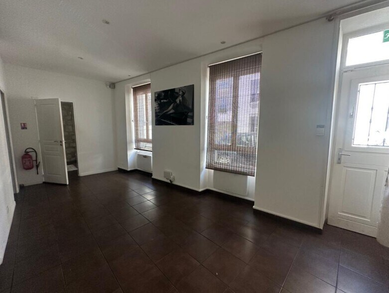 Retail in Boulogne-Billancourt to rent - Building Photo - Image 2 of 6
