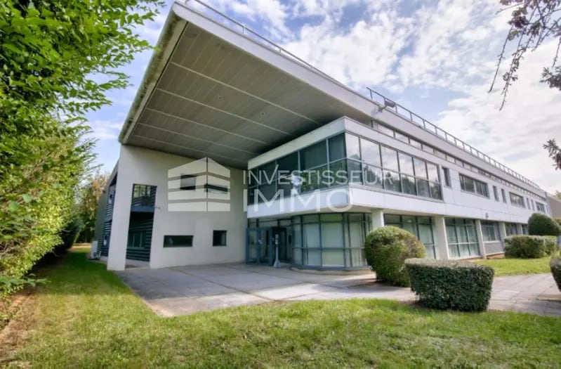 Light Industrial in Tremblay-en-France to rent - Building Photo - Image 2 of 13