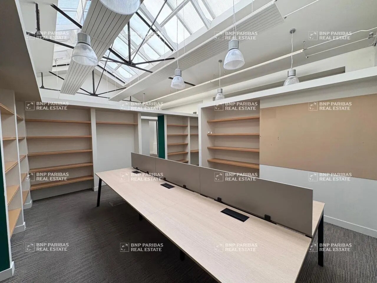 Office in Cachan to rent Interior Photo- Image 1 of 6