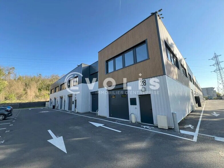 Light Industrial in Neuilly-Plaisance to rent - Building Photo - Image 3 of 16