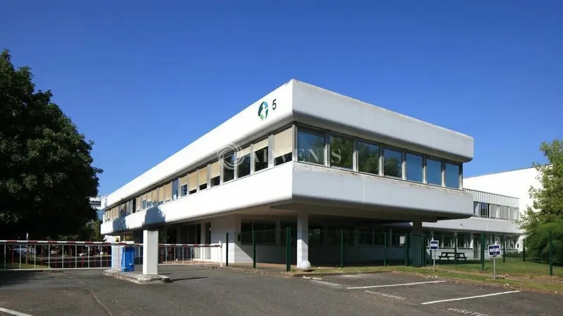 Industrial in Tremblay-en-France to rent Building Photo- Image 1 of 7