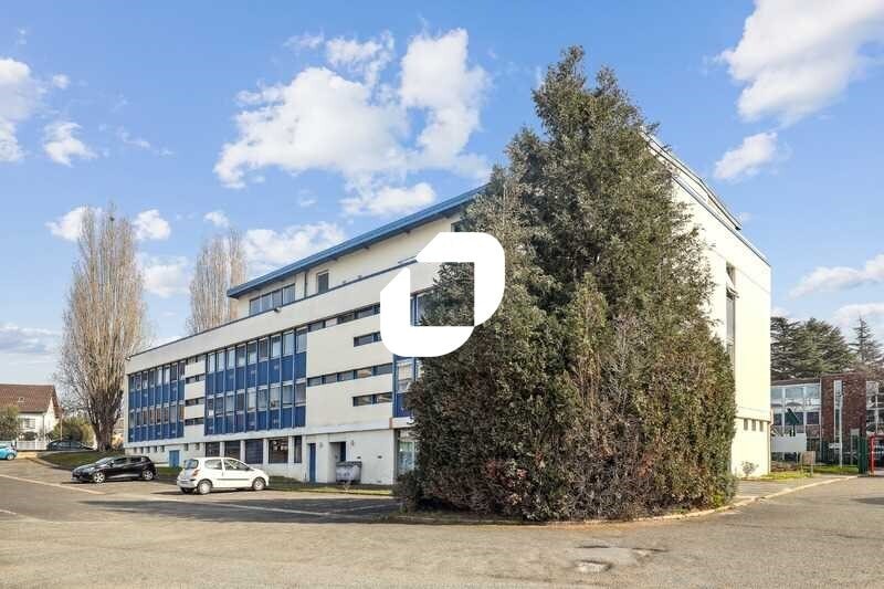 Office in Palaiseau to rent Building Photo- Image 1 of 12
