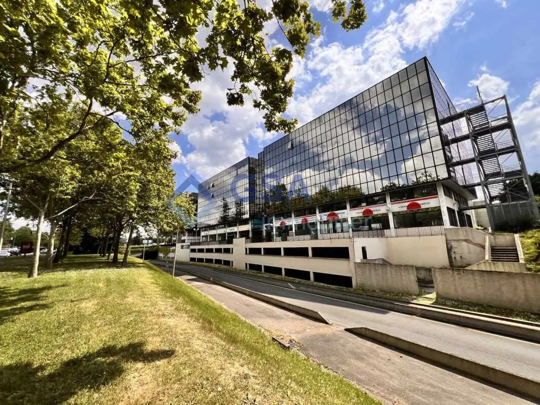 Office in Évry-Courcouronnes to rent Building Photo- Image 1 of 7