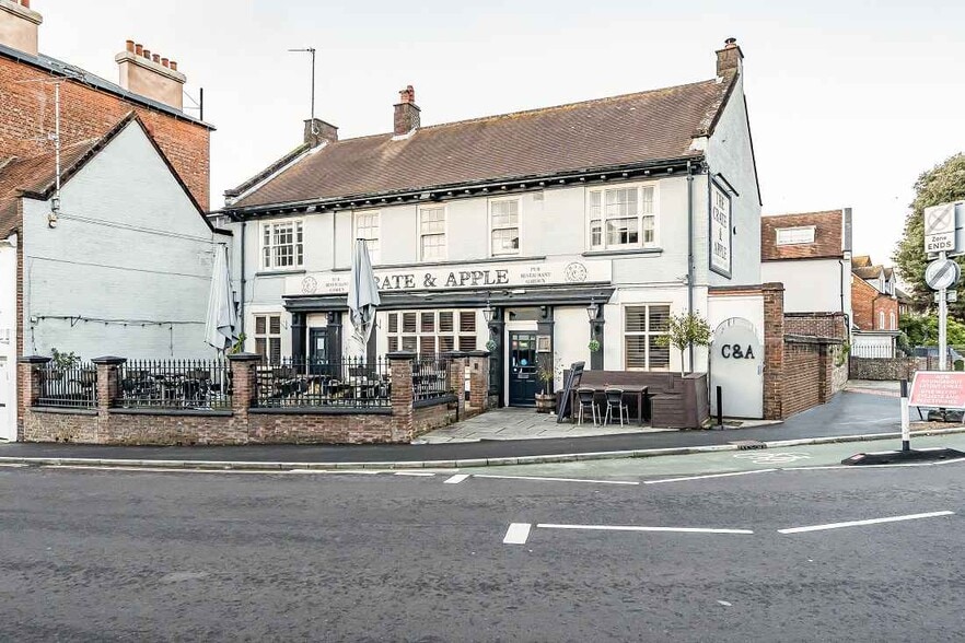 12-14 Westgate, Chichester to rent - Primary Photo - Image 1 of 4