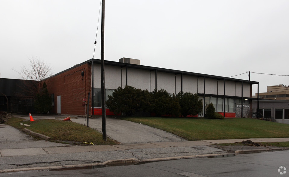 21 Apex Rd, Toronto, ON for rent - Building Photo - Image 2 of 2