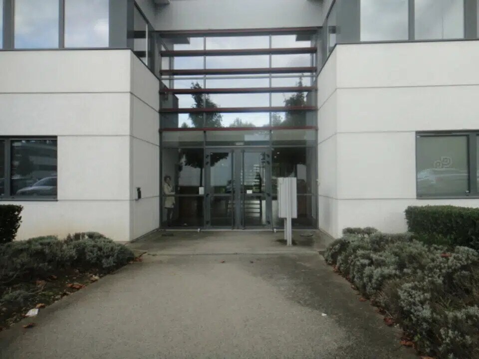 Office in Limonest to rent Building Photo- Image 1 of 9