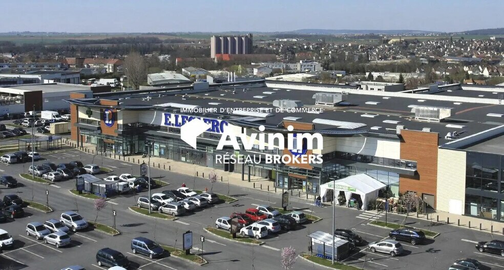 Retail in Mareuil-lès-Meaux to rent - Aerial - Image 3 of 5